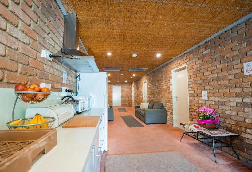 스위트 킹사이즈 침대, Farnham Court Motel And Restaurant