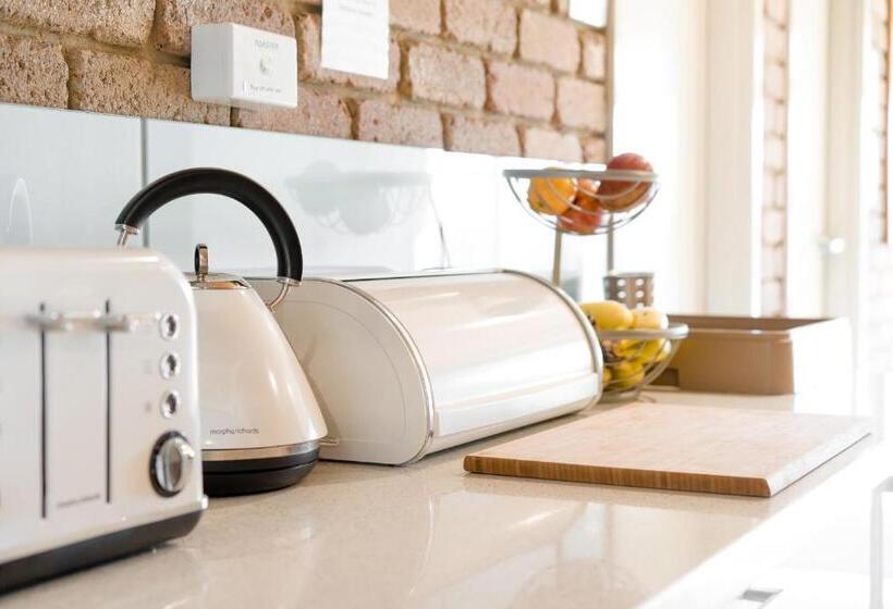 جناح سرير كينج, Farnham Court Motel And Restaurant