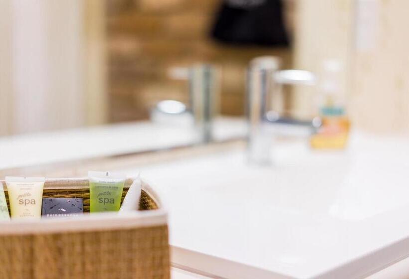 جناح عائلي, Farnham Court Motel And Restaurant