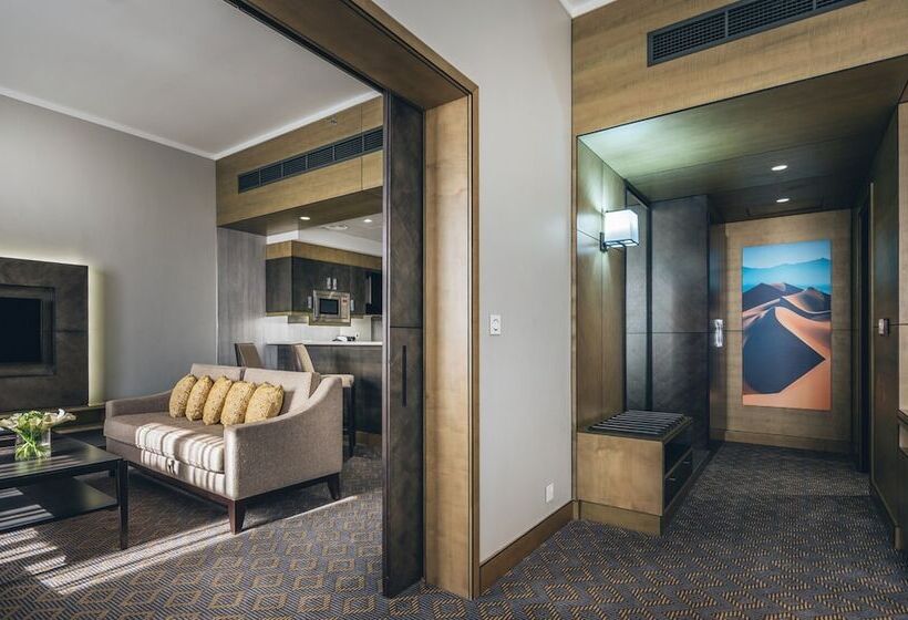 سوییت اجرایی, Ayla Bawadi