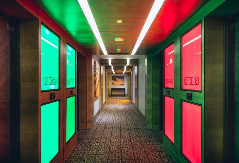 اتاق کلاسیک, Ayla Bawadi