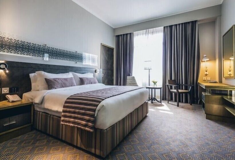 اتاق کلاسیک, Ayla Bawadi