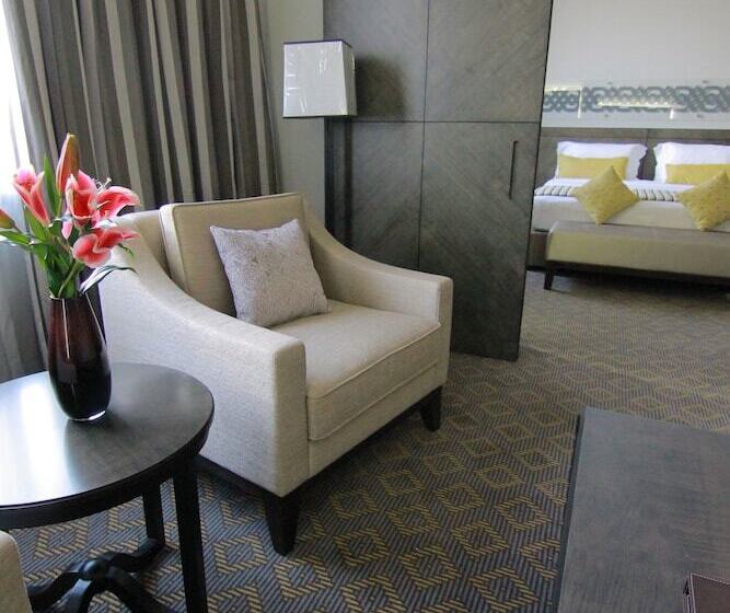 اتاق اجرایی, Ayla Bawadi