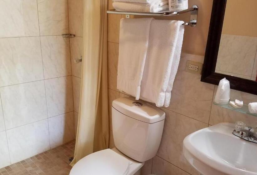 اتاق استاندارد یک نفره, Combate Beach Resort