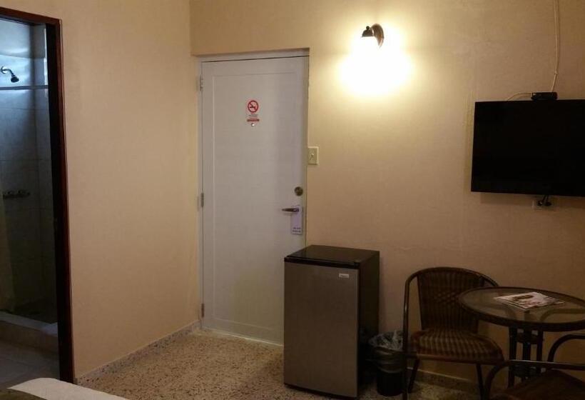 اتاق استاندارد یک نفره, Combate Beach Resort