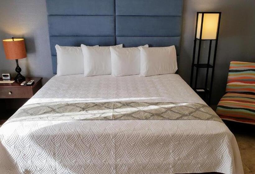 اتاق استاندارد با تخت بزرگ, Combate Beach Resort