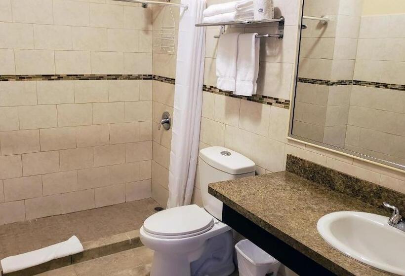 سوئیت با بالکن, Combate Beach Resort