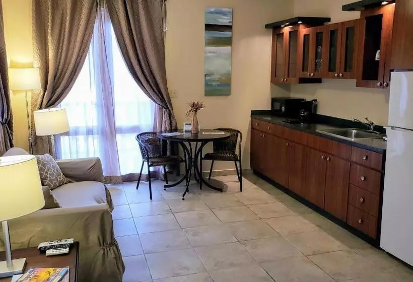 バルコニー付スイート, Combate Beach Resort