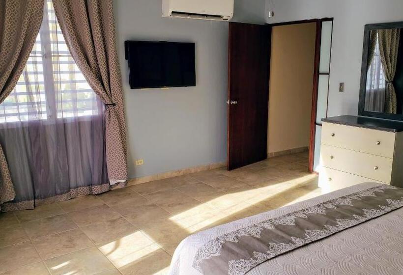 سوئیت با بالکن, Combate Beach Resort