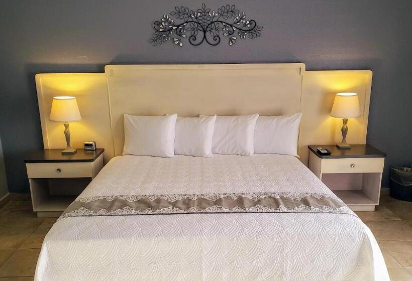 سوئیت با بالکن, Combate Beach Resort