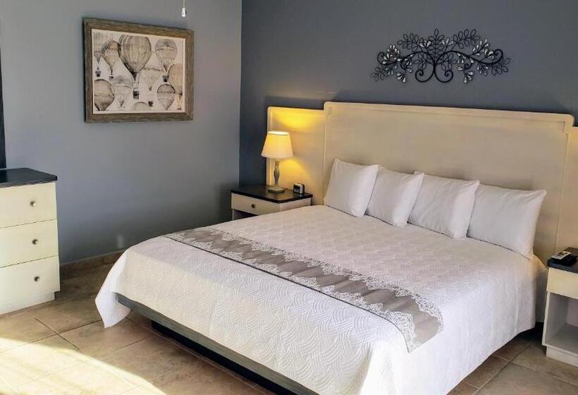 سوئیت با بالکن, Combate Beach Resort