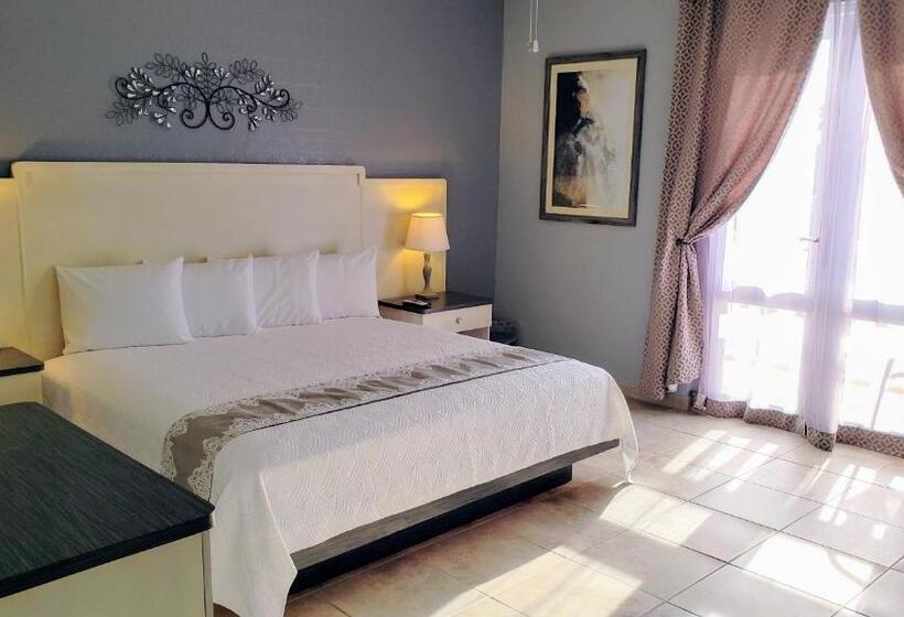 سوئیت با بالکن, Combate Beach Resort