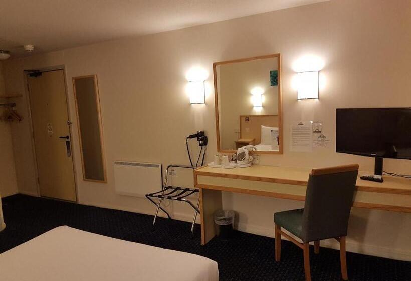 חדר סטנדרט מותאם לאדם עם מוגבלויות, Days Inn Sutton Scotney North