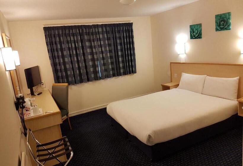 חדר סטנדרט מותאם לאדם עם מוגבלויות, Days Inn Sutton Scotney North