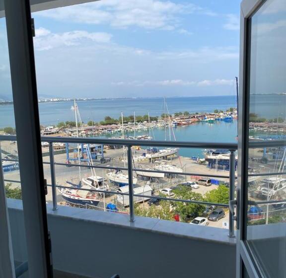 اتاق استاندارد با چشمانداز دریا, Finike Marina