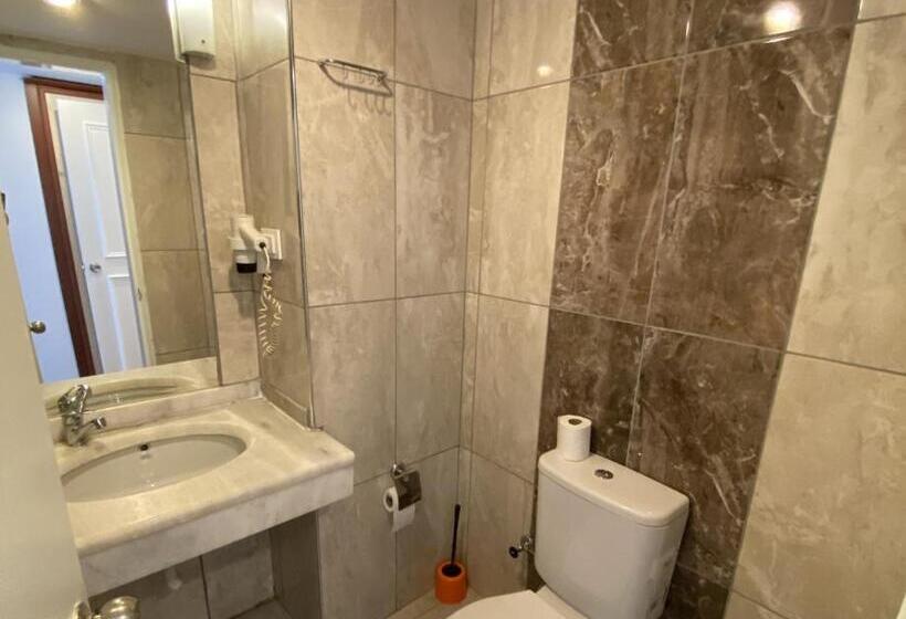 اتاق استاندارد با چشمانداز کوهستان, Finike Marina