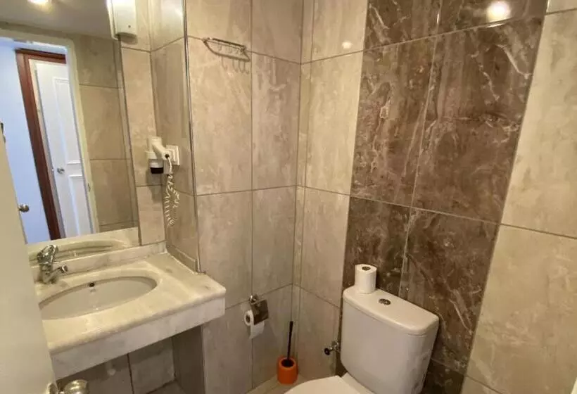 اتاق استاندارد با چشمانداز کوهستان, Finike Marina