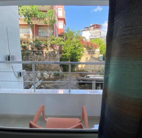 اتاق استاندارد با چشمانداز کوهستان, Finike Marina