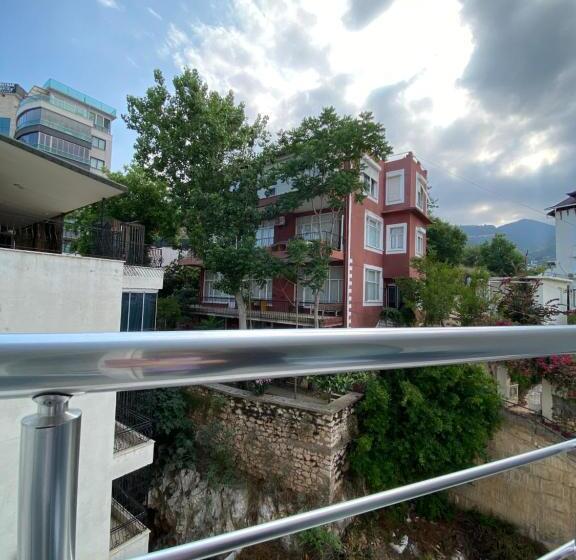 اتاق استاندارد با چشمانداز کوهستان, Finike Marina