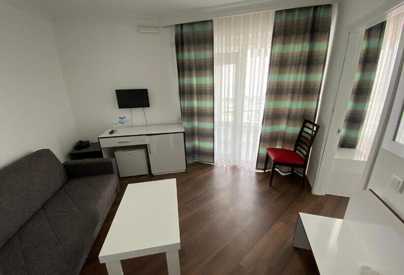 سوییت با چشمانداز دریا, Finike Marina