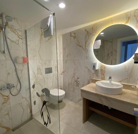 اتاق لوکس با چشمانداز دریا, Finike Marina