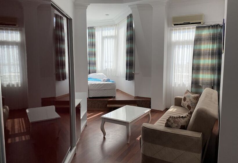 سوییت با چشمانداز دریا, Finike Marina