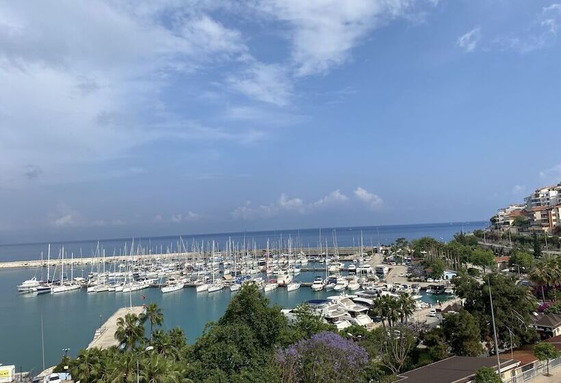 سوییت با چشمانداز دریا, Finike Marina
