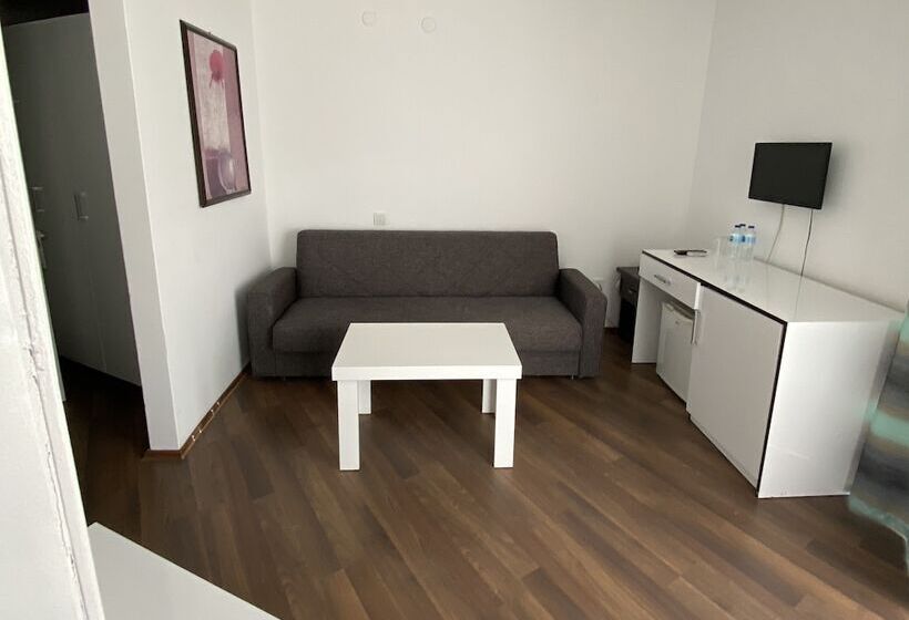 سوییت با چشمانداز دریا, Finike Marina