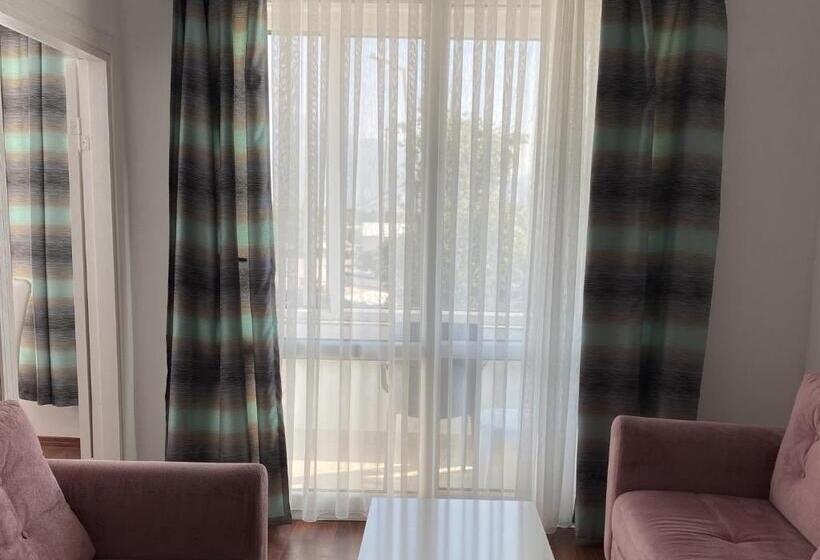 سوییت با چشمانداز دریا, Finike Marina