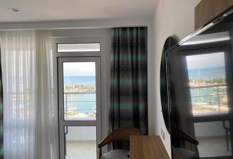 اتاق لوکس با چشمانداز دریا, Finike Marina