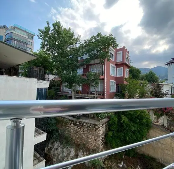 اتاق استاندارد با چشم‌انداز کوهستان, Finike Marina