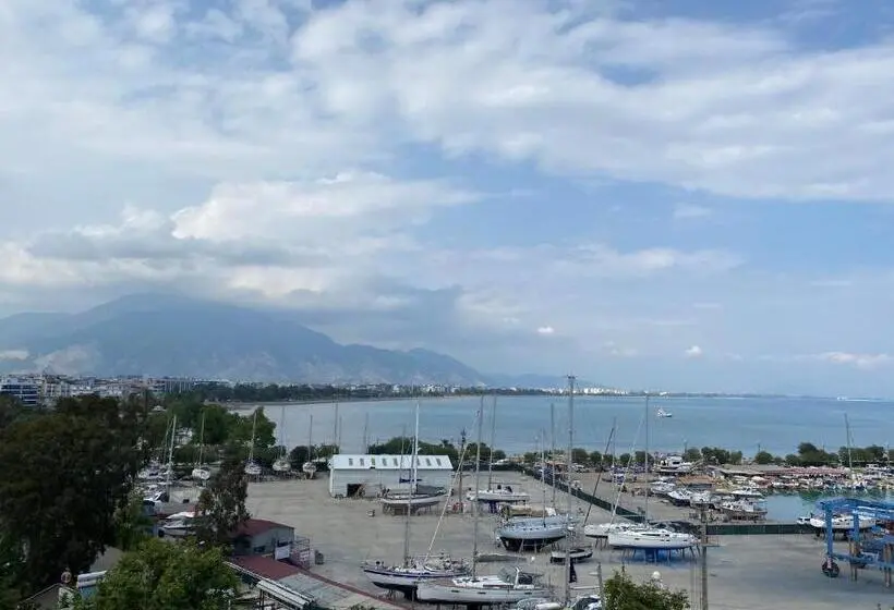 اتاق لوکس با چشم‌انداز دریا, Finike Marina