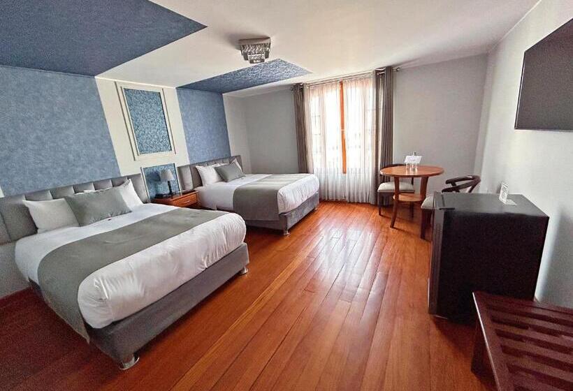 חדר סטנדרט, Fundador