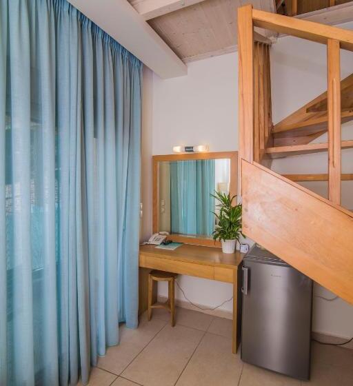 Трехместный Номер Комфорт, Grand Theoni Boutique Hotel & Spa