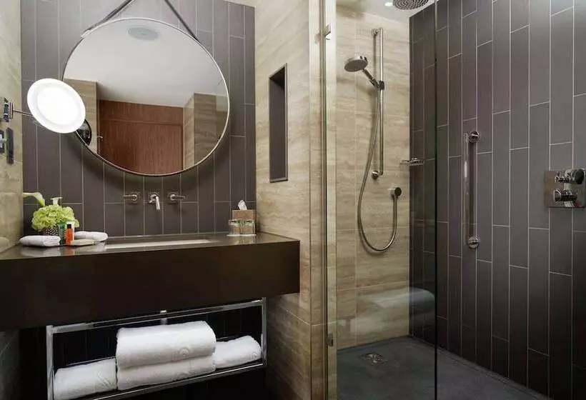 سوییت جونیور, Hilton London Bankside