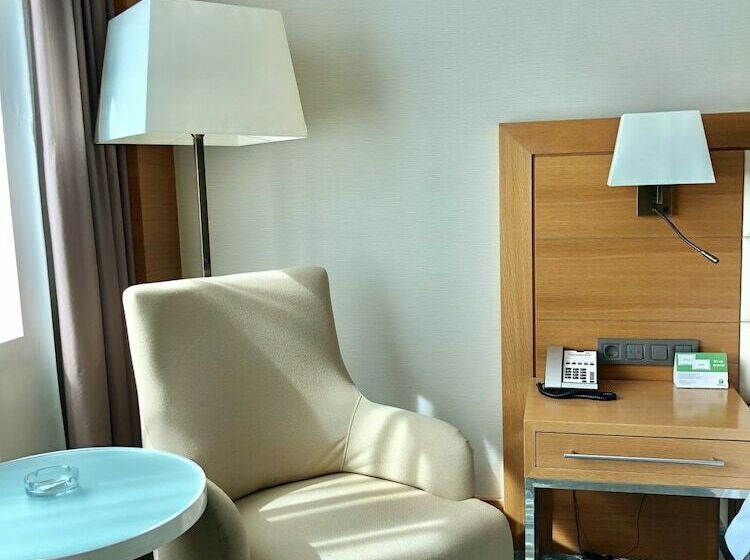 اتاق استاندارد, Holiday Inn Baku, An Ihg