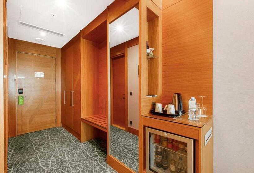 اتاق استاندارد با تخت بزرگ, Holiday Inn Baku, An Ihg