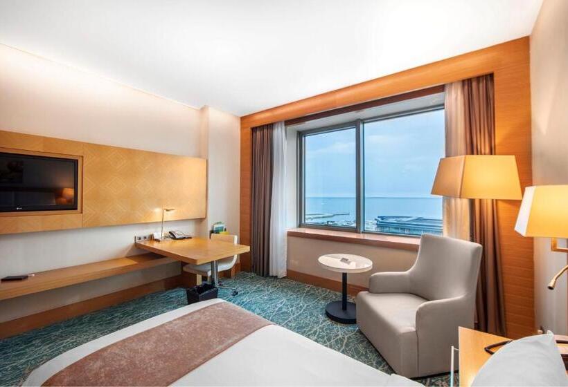 اتاق اساندارد با چشمانداز جانبی به دریا, Holiday Inn Baku, An Ihg