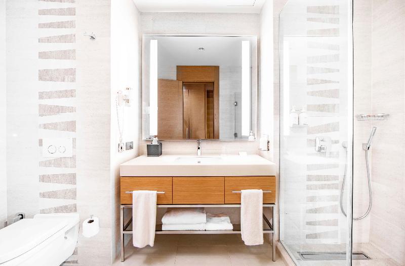 اتاق استاندارد با تخت بزرگ, Holiday Inn Baku, An Ihg