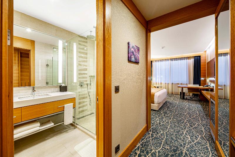 اتاق استاندارد با تخت بزرگ, Holiday Inn Baku, An Ihg