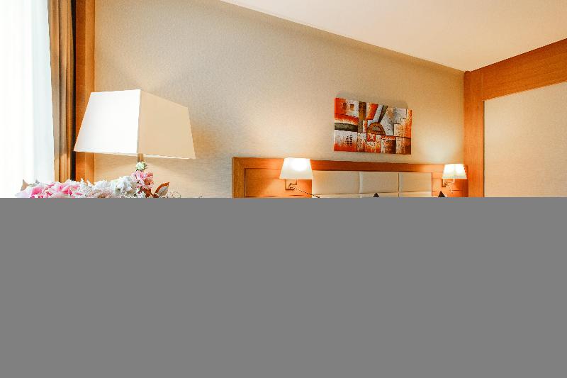 اتاق استاندارد با تخت بزرگ, Holiday Inn Baku, An Ihg