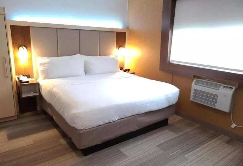 身障者適用キングサイズベッドルーム, Holiday Inn Express Roslyn, An Ihg