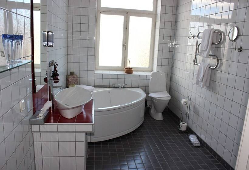 סוויטה, L Lacko