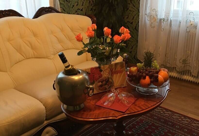 סוויטה, L Lacko