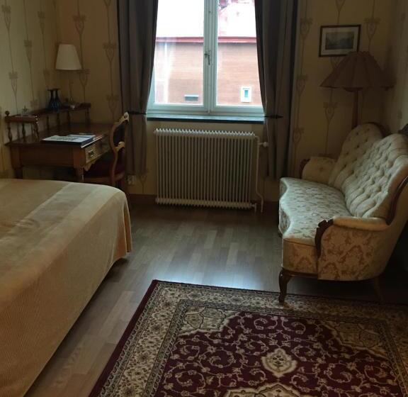 חדר סופריור, L Lacko