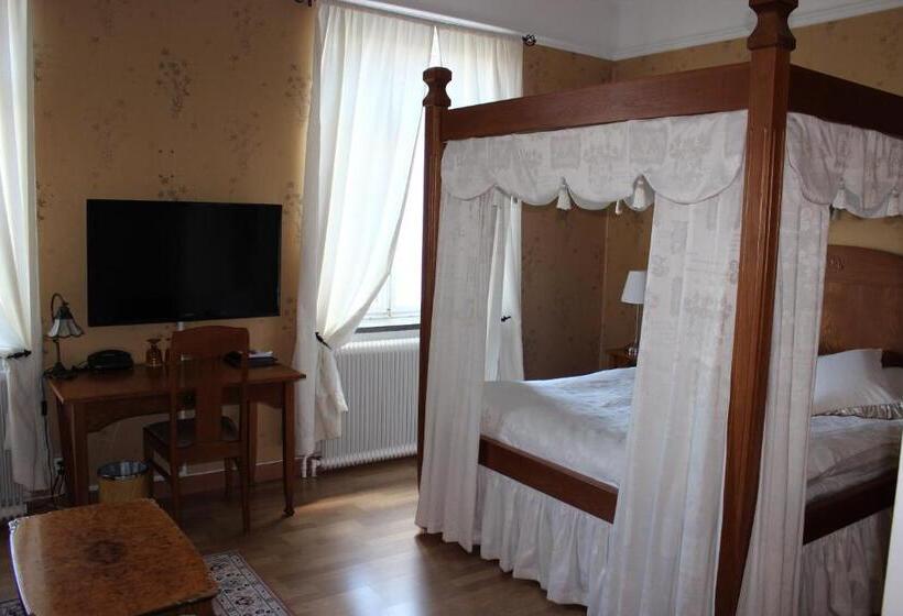 חדר סופריור, L Lacko