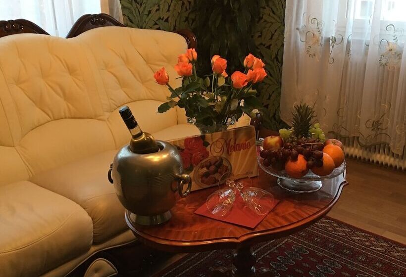 Люкс, L Lacko