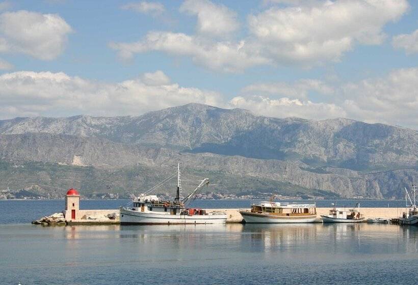 Номер Стандарт Вид на Море, Lipa