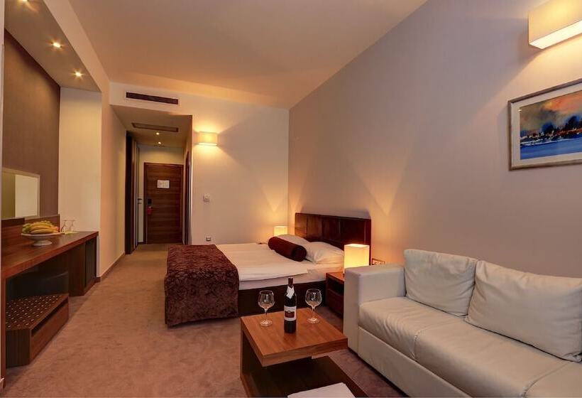 Номер Стандарт Вид на Море, Lipa