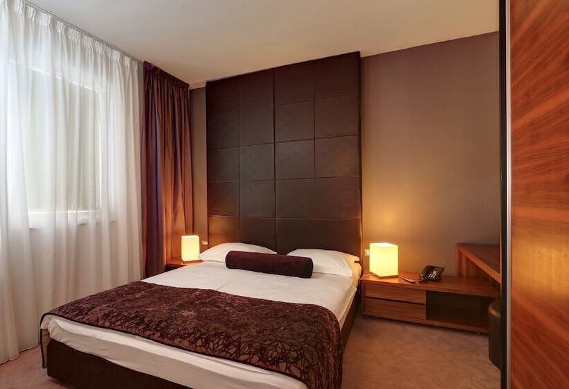 Family Suite, Lipa